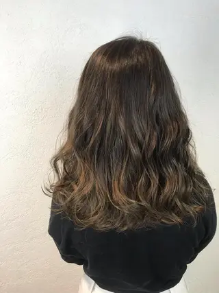 ミディアム カラー デザインカラー🌈 高木リョウのヘアスタイル