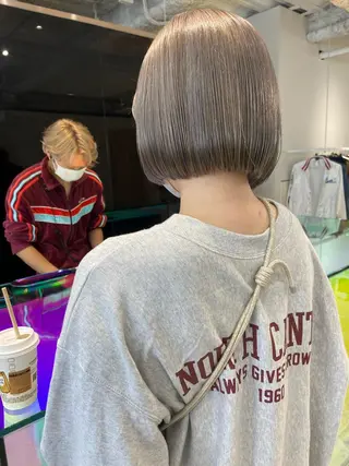 ショート カラー 宇佐美佳／美髪 ストレート/縮毛矯正のヘアスタイル