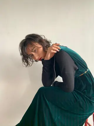 ミディアム パーマ 透明感カラー 大人グレージュ有村のヘアスタイル