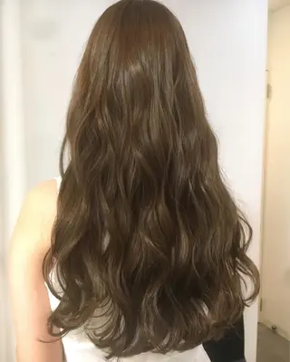 ロング カラー 榎園 由美のヘアスタイル