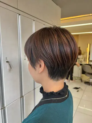 ショート Iris by artina 武蔵小杉店【イリス バイ アルティナ】所属・🎼レイヤー/顔周り カット/nene♬のヘアスタイル