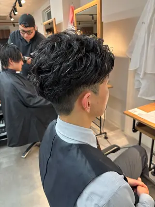 メンズ フェザーパーマ/韓国 /メンズカット/保立のヘアスタイル