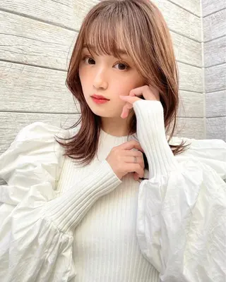 ミディアム レイヤーカット、 大人可愛い　中村美羅のヘアスタイル