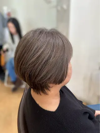 ショート カラー 白髪ぼかしハイライト 山本翔大🍋のヘアスタイル