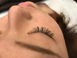 マツエク・マツパ 保子 祐里香のヘアスタイル