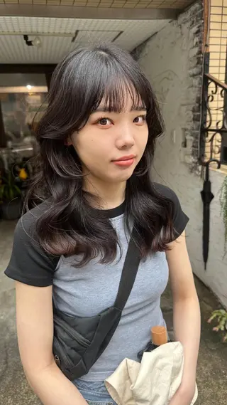 セミロング カラー フリーランス所属・韓国ヘア レイヤー くびれヘアMATSUのヘアスタイル