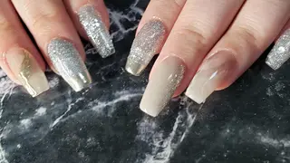 ミディアム ネイル クロキ 。のネイルデザイン