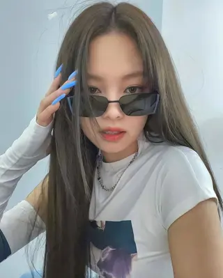 セミロング カラー パーマ ヘアアレンジ メンズ ネイル マツエク・マツパ 盛れる前髪/レイヤー カット/艶髪髪質改善のヘアスタイル