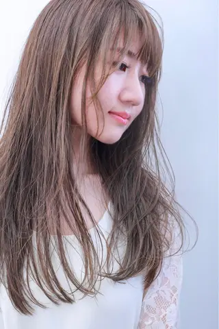 ロング カラー 伊藤 裕貴のヘアスタイル