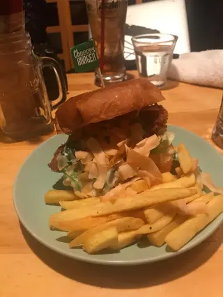 ミディアム カラー パーマ ヘアアレンジ メンズ キッズ ネイル マツエク・マツパ アイブロウ アニメ,Vオタク× 即効痩せエステサロンのエステ・リラクイメージ