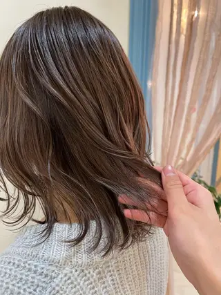 ミディアム カラー 吉田 真尋のヘアスタイル