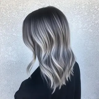 カラー corazon ブリーチのヘアスタイル