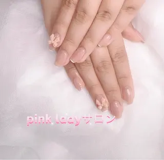 ネイル pink ladyサロン所属・べ にのネイルデザイン