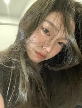 ミディアム カラー サロウィン　神戸三宮店所属・三宮No.1ブリーチ 無しカラー/杉山太貴のヘアスタイル