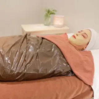 ミディアム ネイル マツエク・マツパ アイブロウ ニキビ・肌質改善専門 ♡人生が変わるサロンのエステ・リラクイメージ