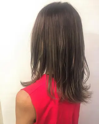 ミディアム カラー 齋藤 咲のヘアスタイル