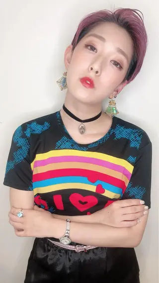 ショート カラー ウルフカット／吉村 桃子のヘアスタイル