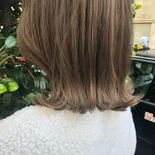 ミディアム カラー akane .のヘアスタイル