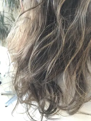 セミロング カラー 白髪ぼかしハイライト 柳川拓哉のヘアスタイル