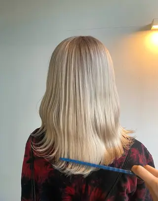 セミロング 艶髪・透明感カラー・ 韓国ヘア・Yuriのヘアスタイル