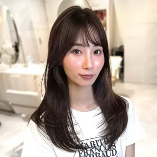 セミロング 韓国風/小顔レイヤー /艶カラーのヘアスタイル