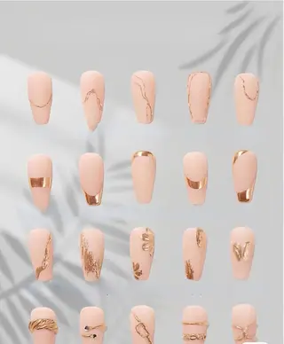 ネイル pink ladyサロン所属・べ にのネイルデザイン