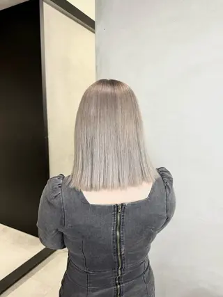 カラー 🇰🇷韓国風ハイ トーンKANA🖤のヘアスタイル