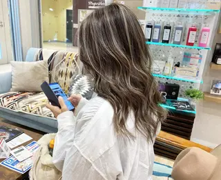 ロング カラー ブリーチカラーレイヤ ーカット🦋annaのヘアスタイル