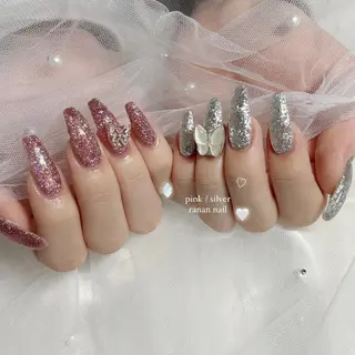 ネイル 𝓇𝒶𝓃𝒶𝓃 𝓃𝒶𝒾𝓁のネイルデザイン