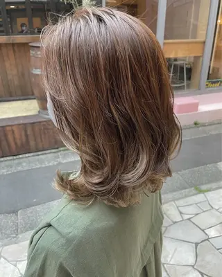 ミディアム カラー あずまぐち めぐみのヘアスタイル