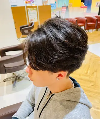 ショート パーマ メンズ 鯨井 浩輔のヘアスタイル