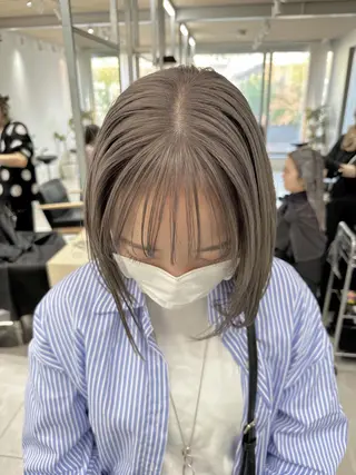 ショート カラー レイヤーカット 透明感カラーのヘアスタイル