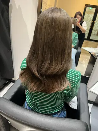 セミロング カラー パーマ コテ巻き風パーマ 韓国風パーマ 無重力のヘアスタイル