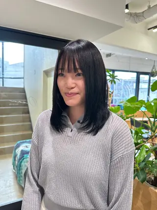 ミディアム 川上 彩夏のヘアスタイル