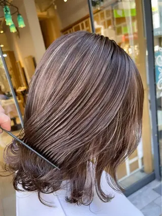 ミディアム 馬場智哉 白髪ぼかしハイライトのヘアスタイル