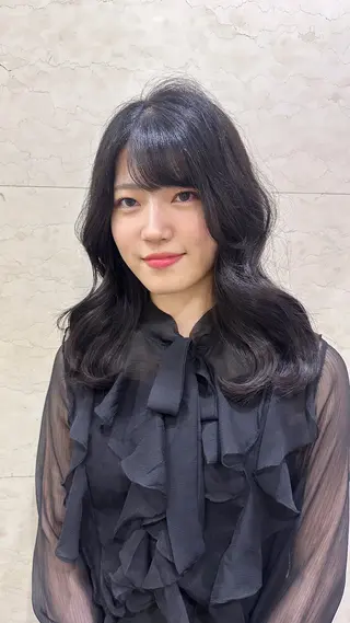 ミディアム 'AXISガスビル/ Rioのヘアスタイル