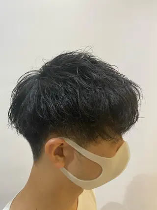 ショート メンズ 三ノ宮フェザーパーマ 蕃本 啓利のヘアスタイル