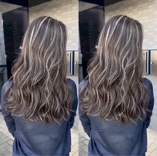 ロング カラー 表参道/ハイライト バレイヤージュのヘアスタイル