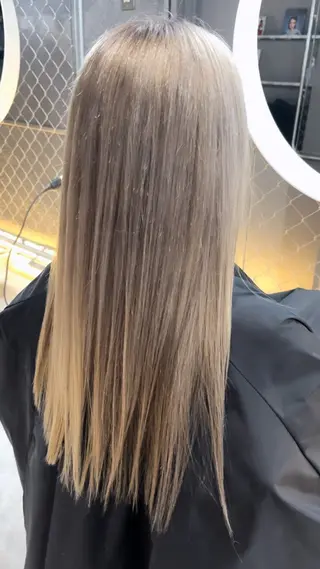 ロング カラー CoCooN TAKUMAのヘアスタイル