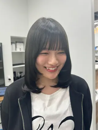 ミディアム カラー BELLE by revo所属・𝘀𝗮𝗲/ 艶髪/ショートボブのヘアスタイル