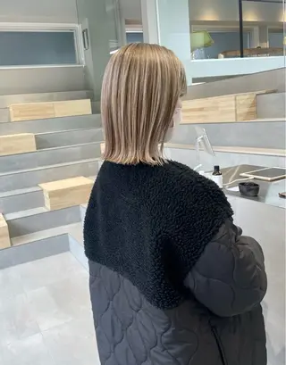 カラー 大塚 夏生のヘアスタイル