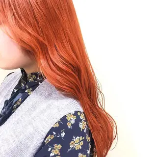 セミロング カラー ANNA /艶髪/ハイトーンのヘアスタイル