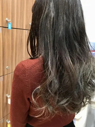 セミロング カラー 白髪ぼかしハイライト 柳川拓哉のヘアスタイル