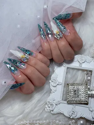 ネイル MADIA所属・momo .のネイルデザイン