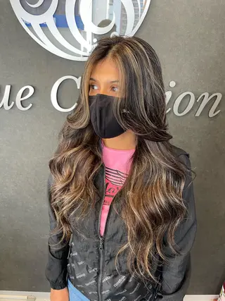 ロング ハイトーン ／ レイヤー/吉田陸斗のヘアスタイル