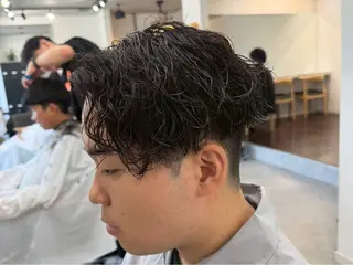ショート パーマ メンズ 宮下 遼太のヘアスタイル