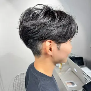 メンズ 表参道フェザーパーマ ニュアンスパーマのヘアスタイル