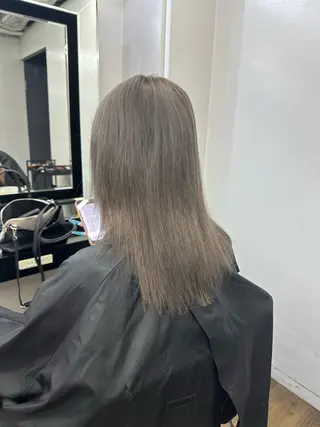 ミディアム 韓国ヘア×ハイトーン AYA💫のヘアスタイル