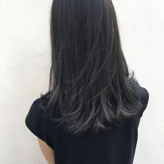 セミロング カラー THE DAY所属・AKI HASHIMOTOのヘアスタイル
