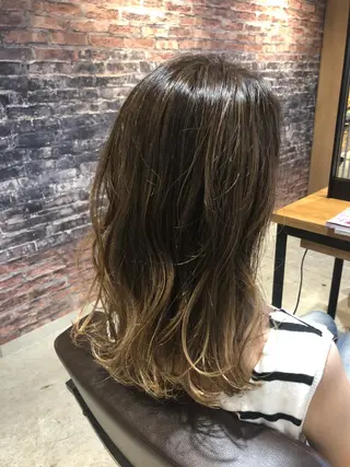 セミロング カラー まなべ さくらのヘアスタイル